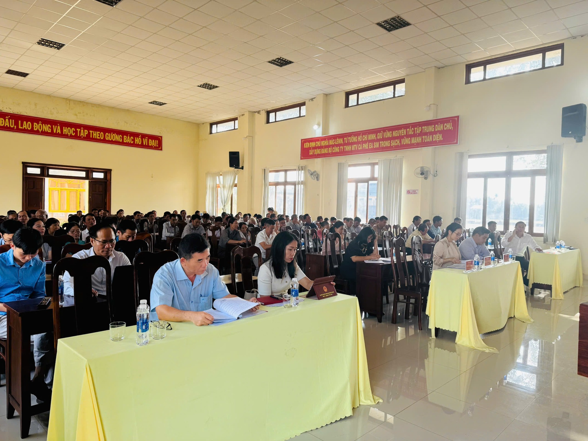 hoi nghi CT bau cu 1